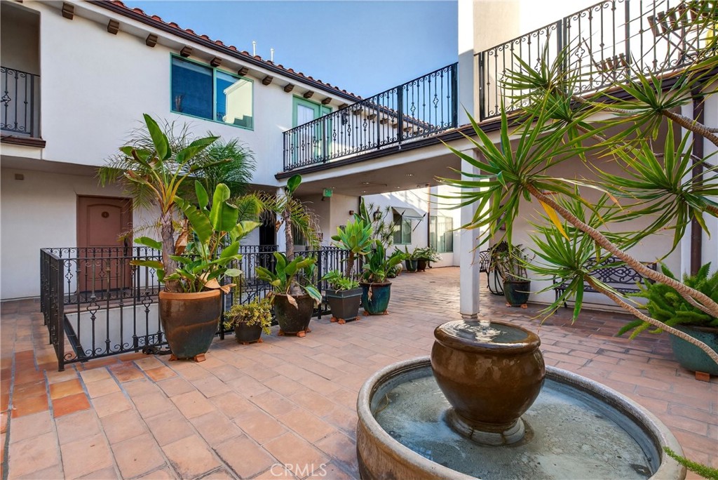 4301 Los Feliz 12