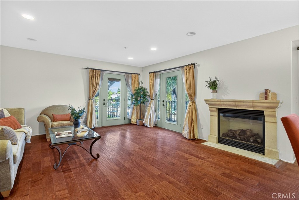 4301 Los Feliz 12