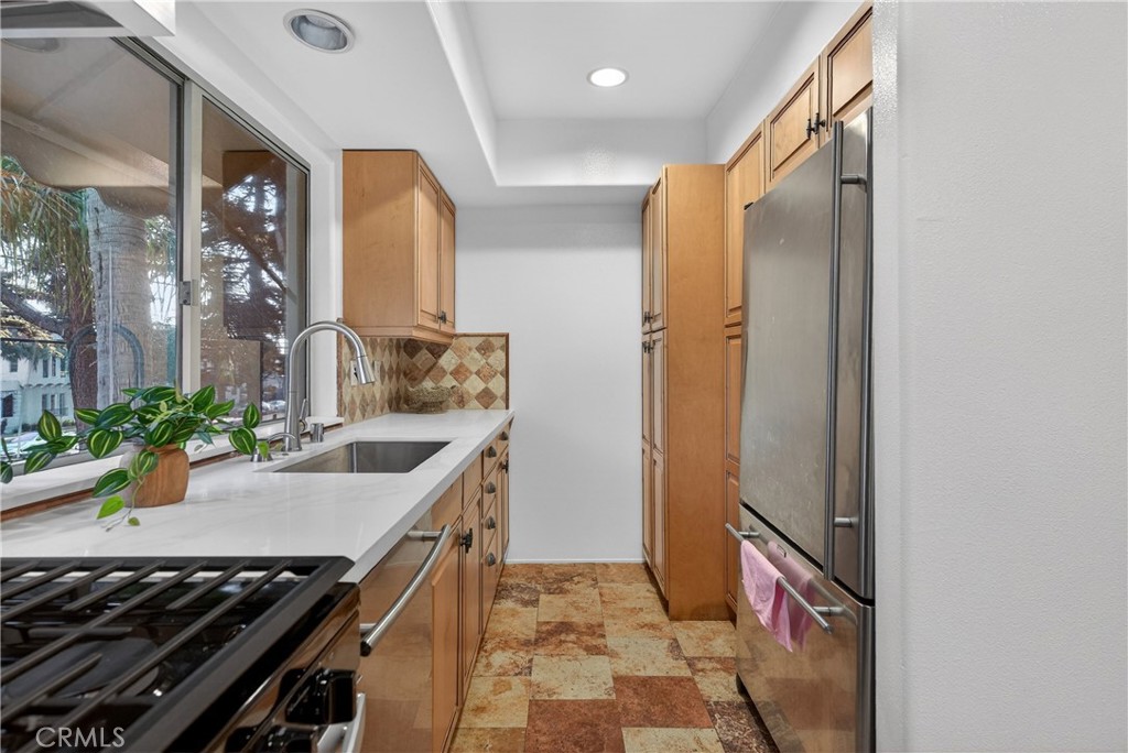 4301 Los Feliz 12