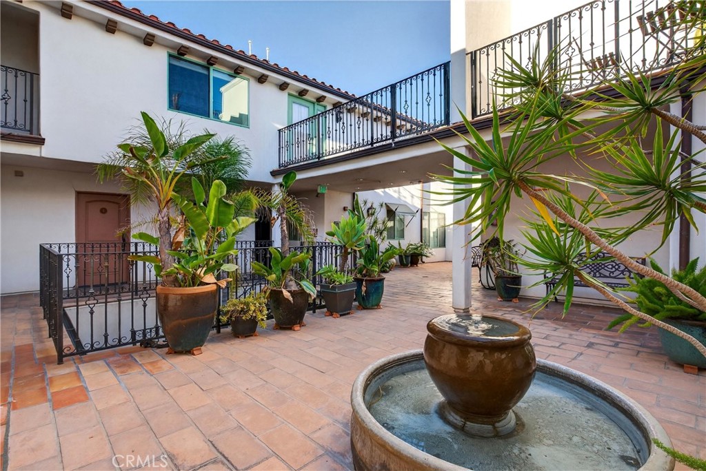 4301 Los Feliz 12