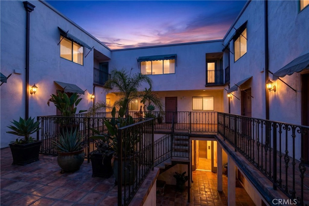 4301 Los Feliz 12