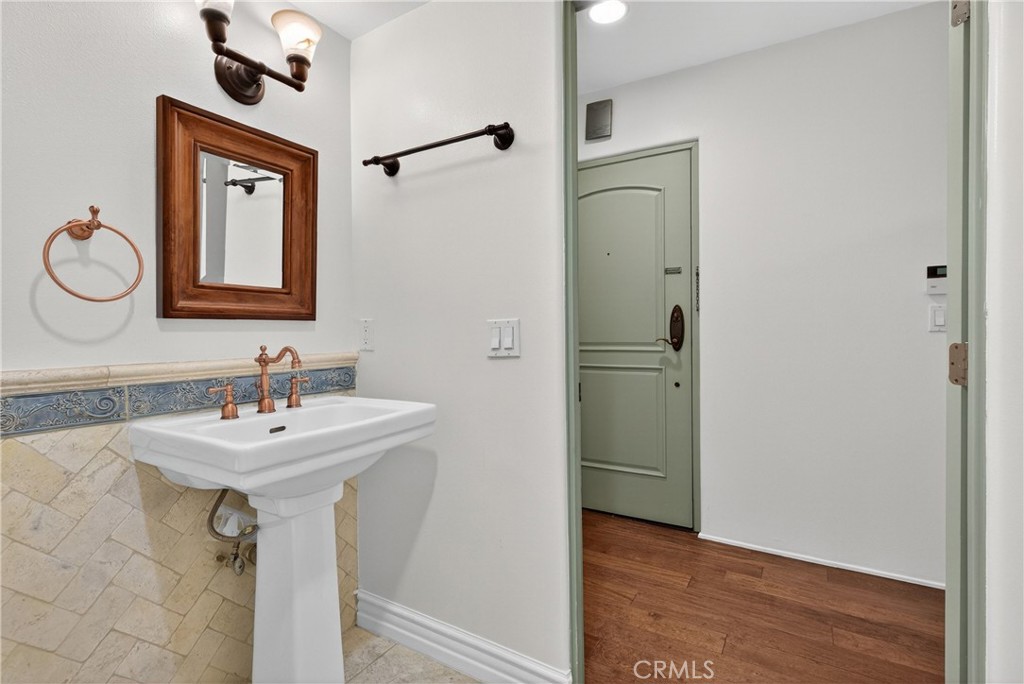 4301 Los Feliz 12