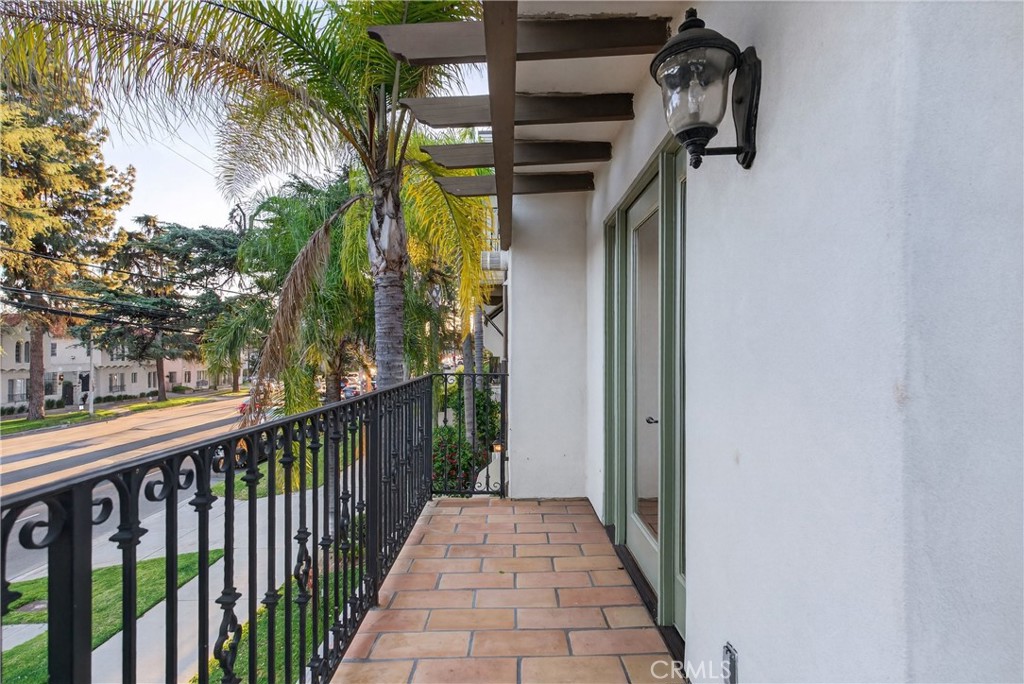 4301 Los Feliz 12