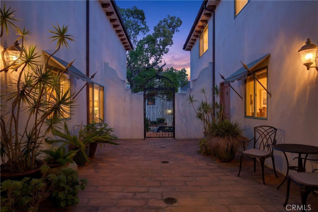 4301 Los Feliz 12