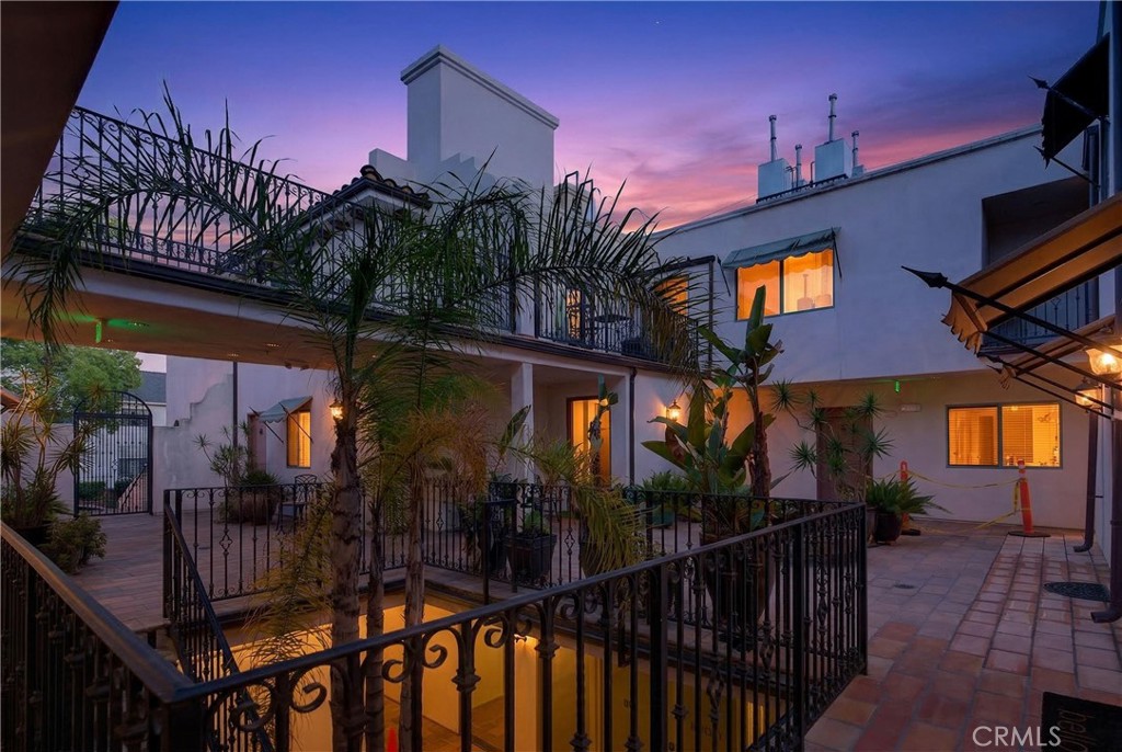 4301 Los Feliz 12