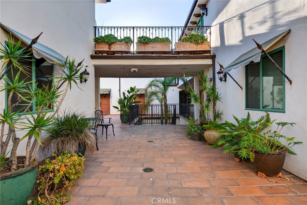 4301 Los Feliz 12