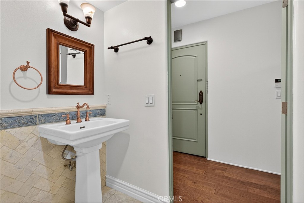 4301 Los Feliz 12