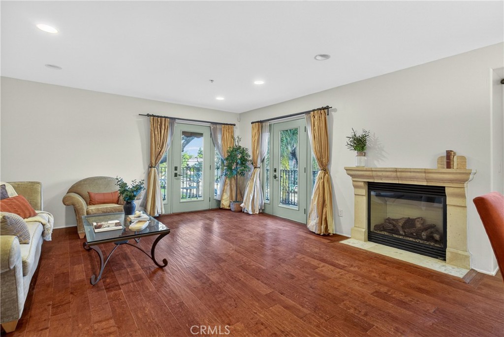 4301 Los Feliz 12