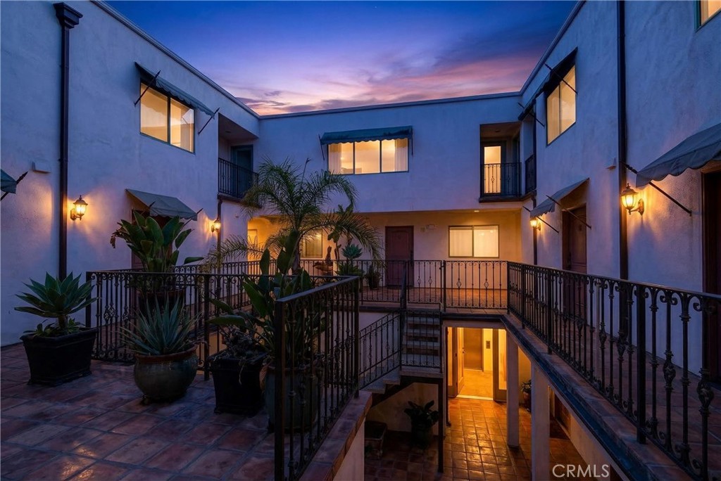 4301 Los Feliz 12