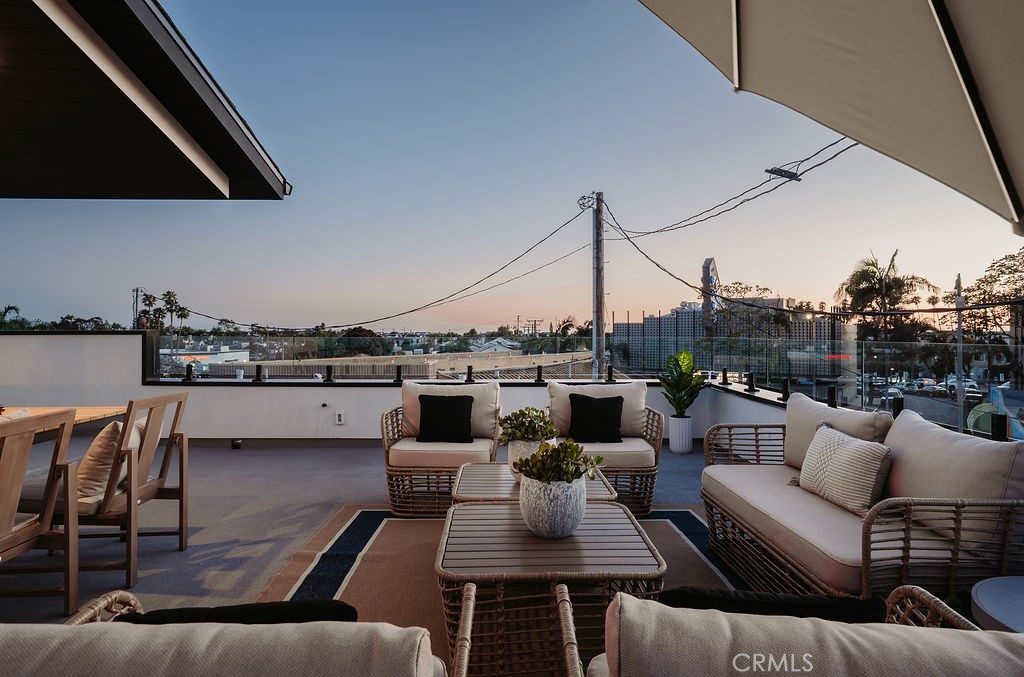 521 1/2 Iris Avenue