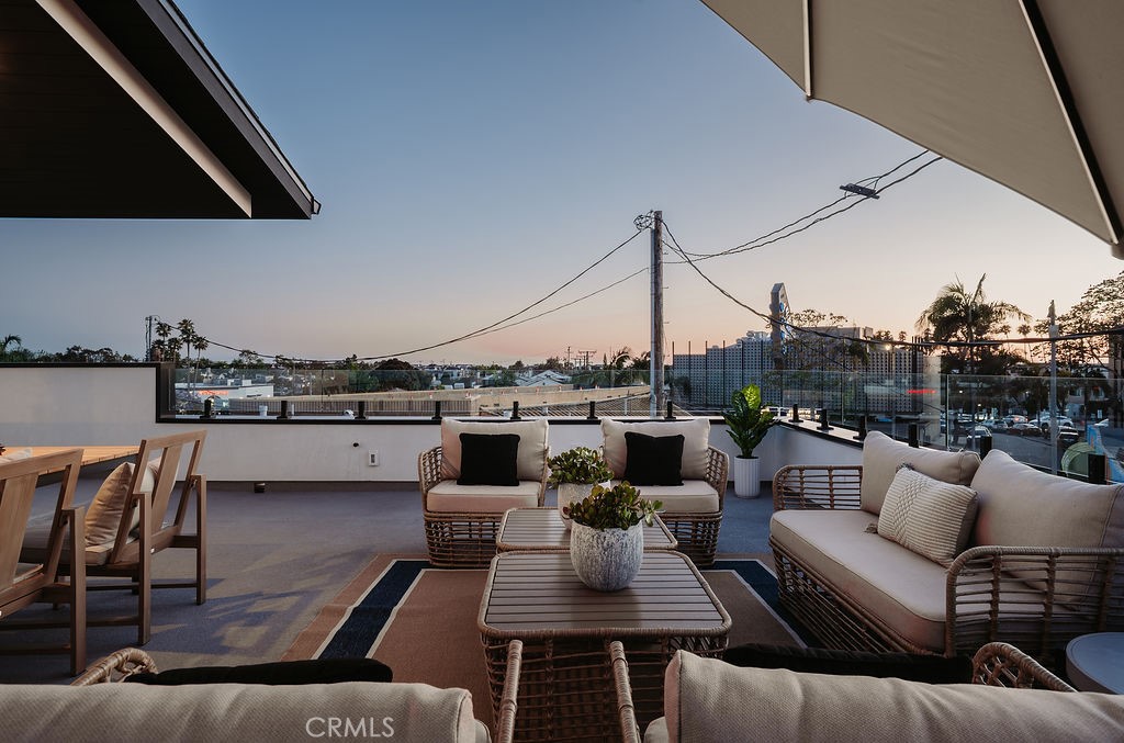 521 1/2 Iris Avenue