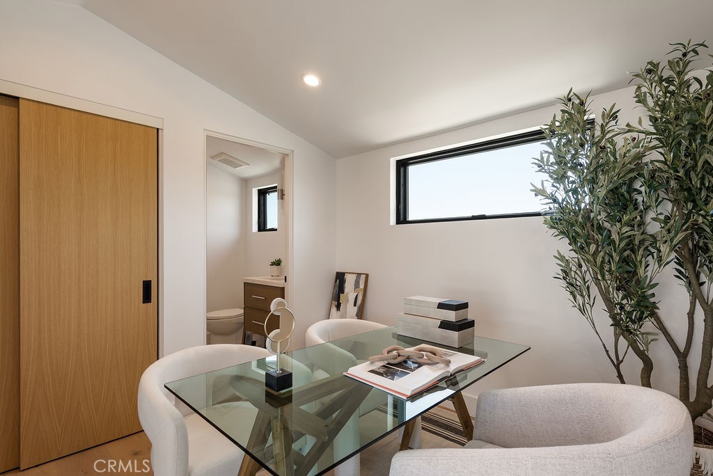521 1/2 Iris Avenue