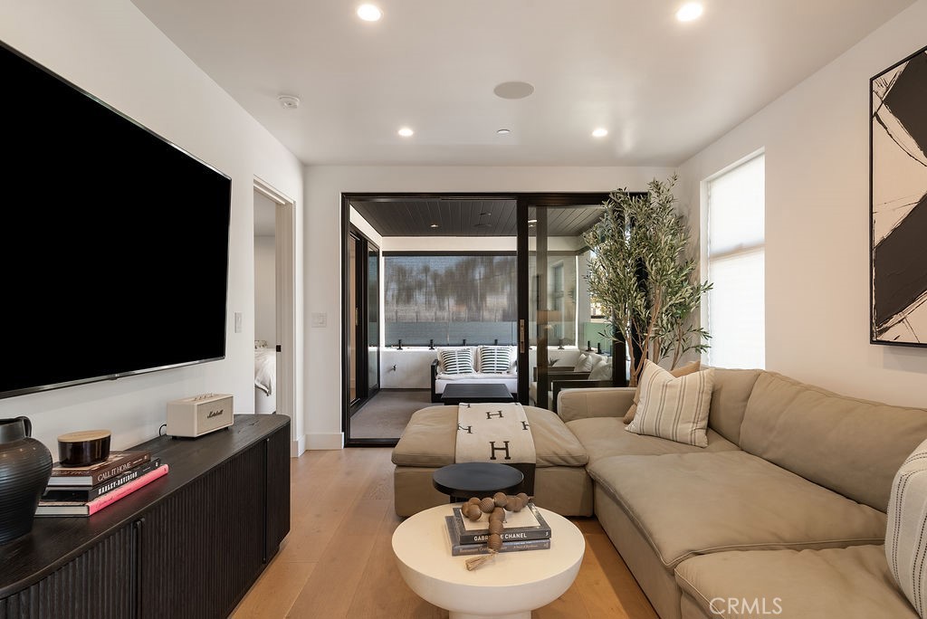 521 1/2 Iris Avenue