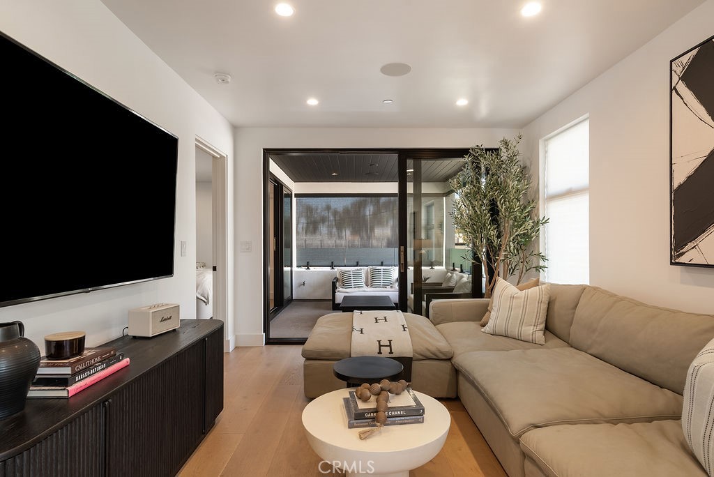 521 1/2 Iris Avenue