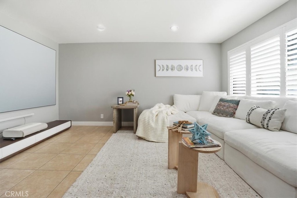 101 W Riverdale