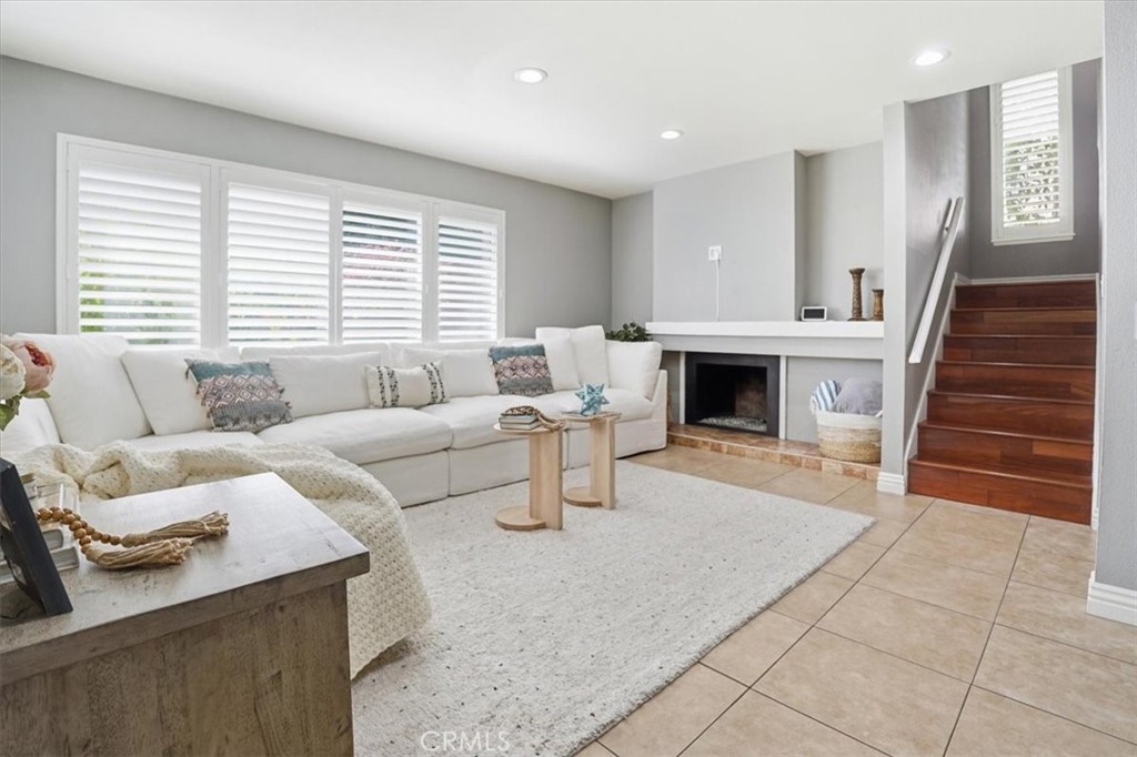 101 W Riverdale