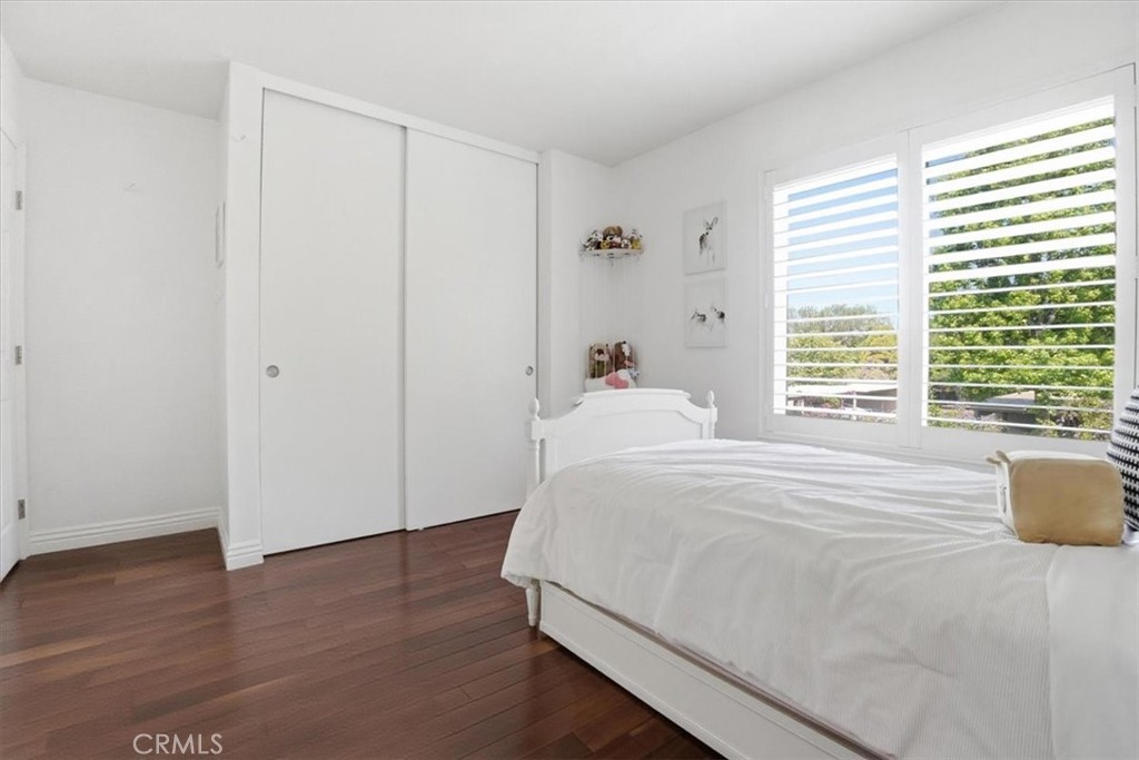 101 W Riverdale