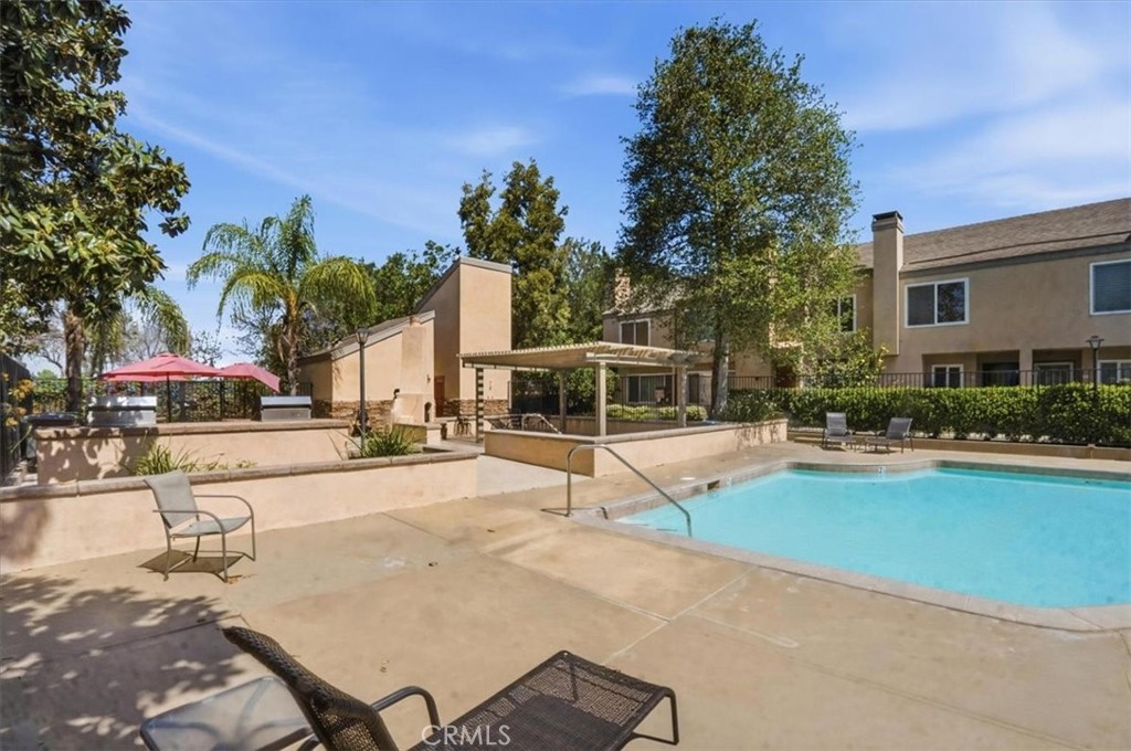 101 W Riverdale