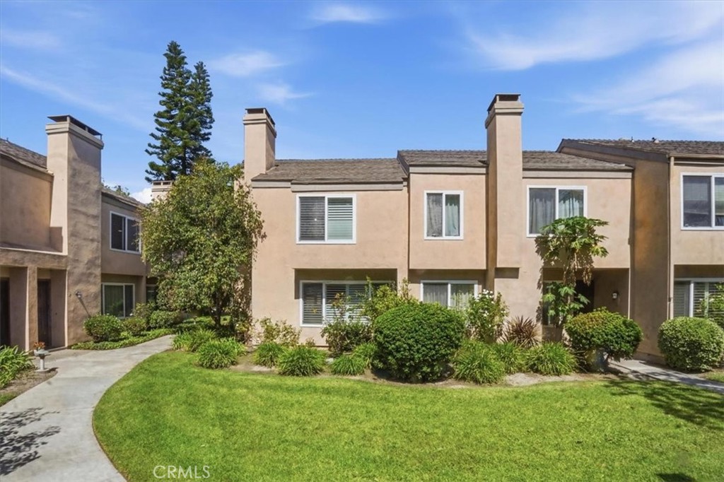101 W Riverdale