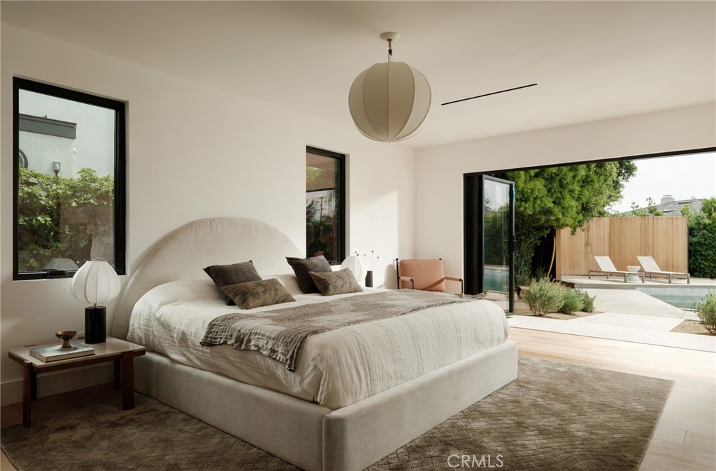 2437 Windward