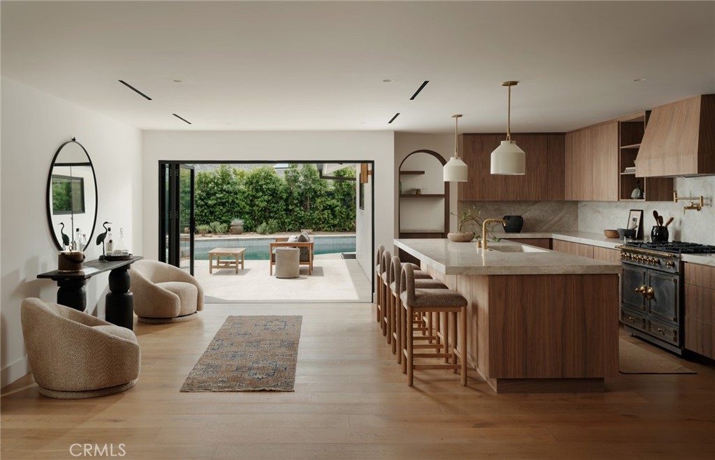 2437 Windward