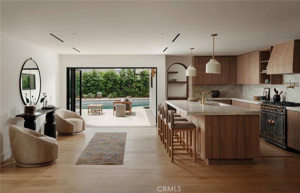 2437 Windward