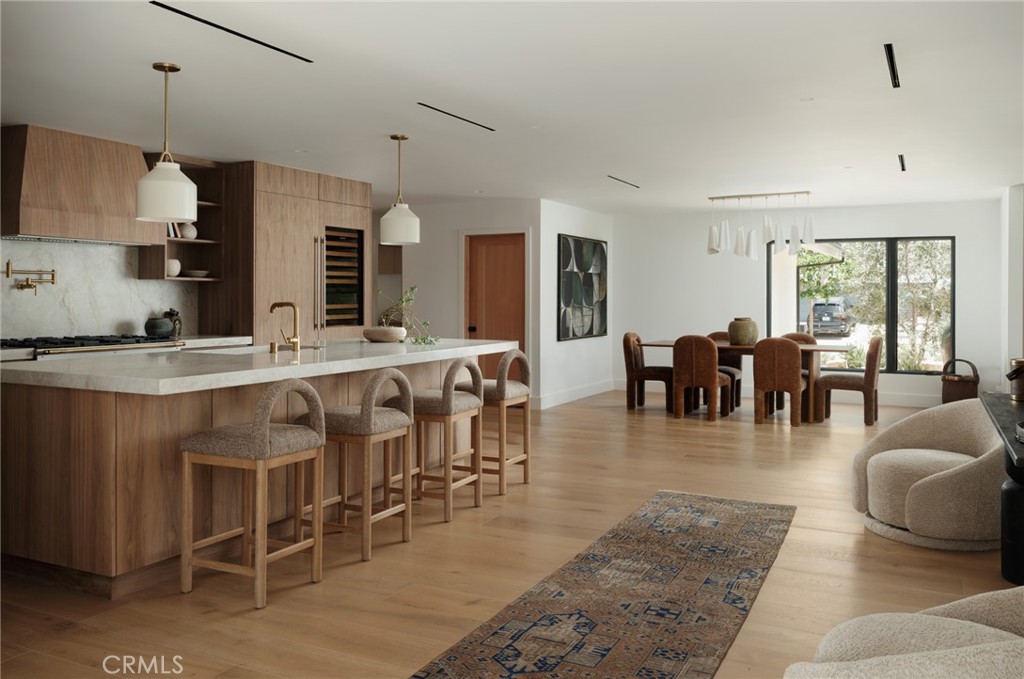 2437 Windward