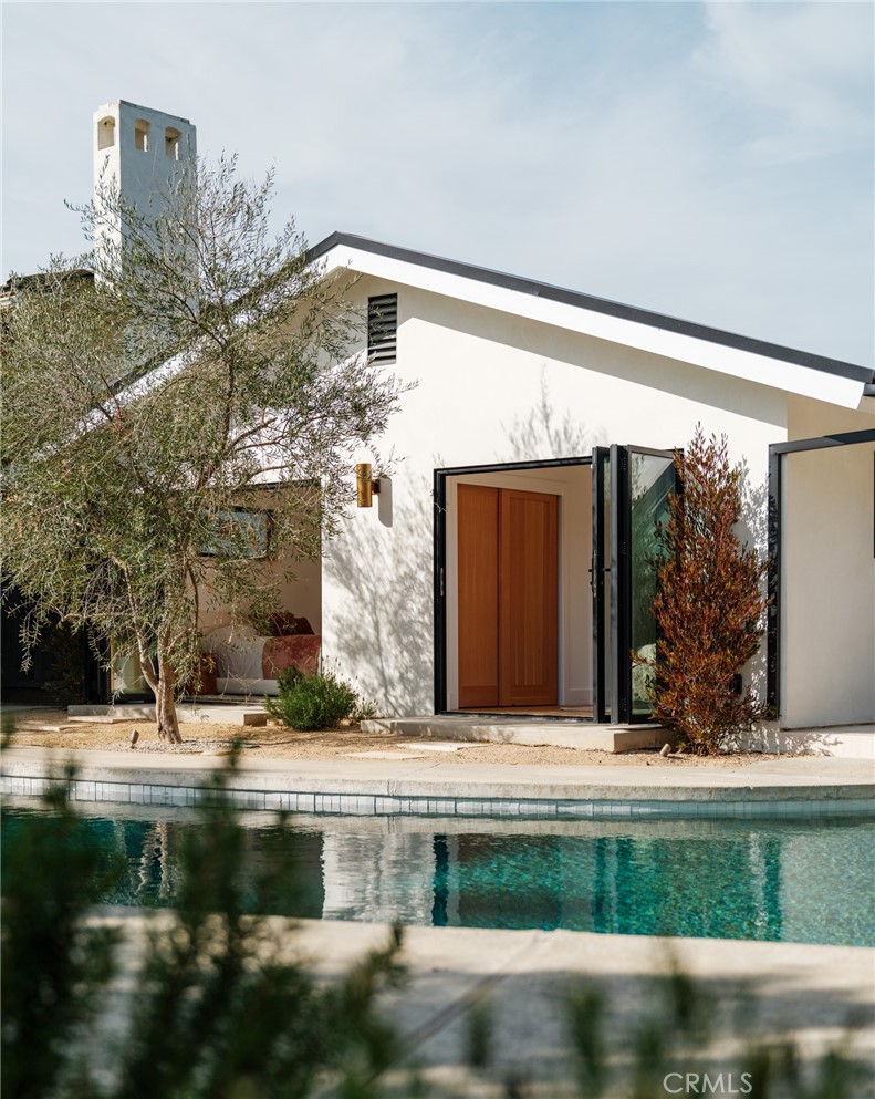 2437 Windward