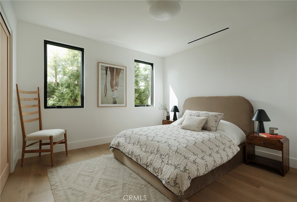 2437 Windward