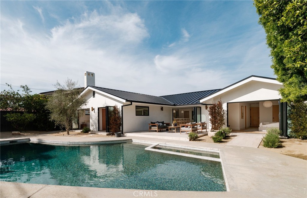 2437 Windward