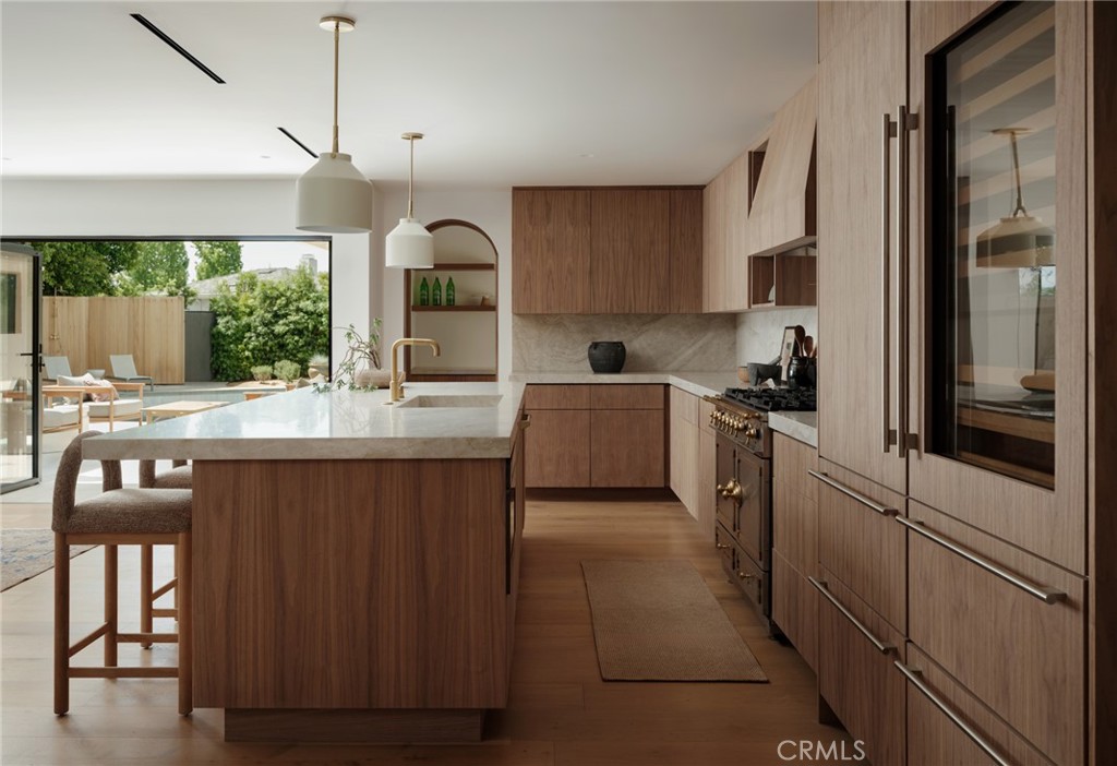 2437 Windward