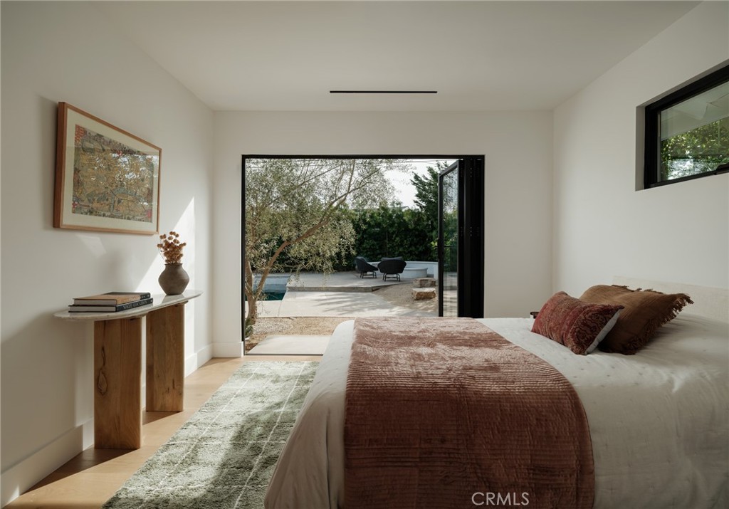 2437 Windward