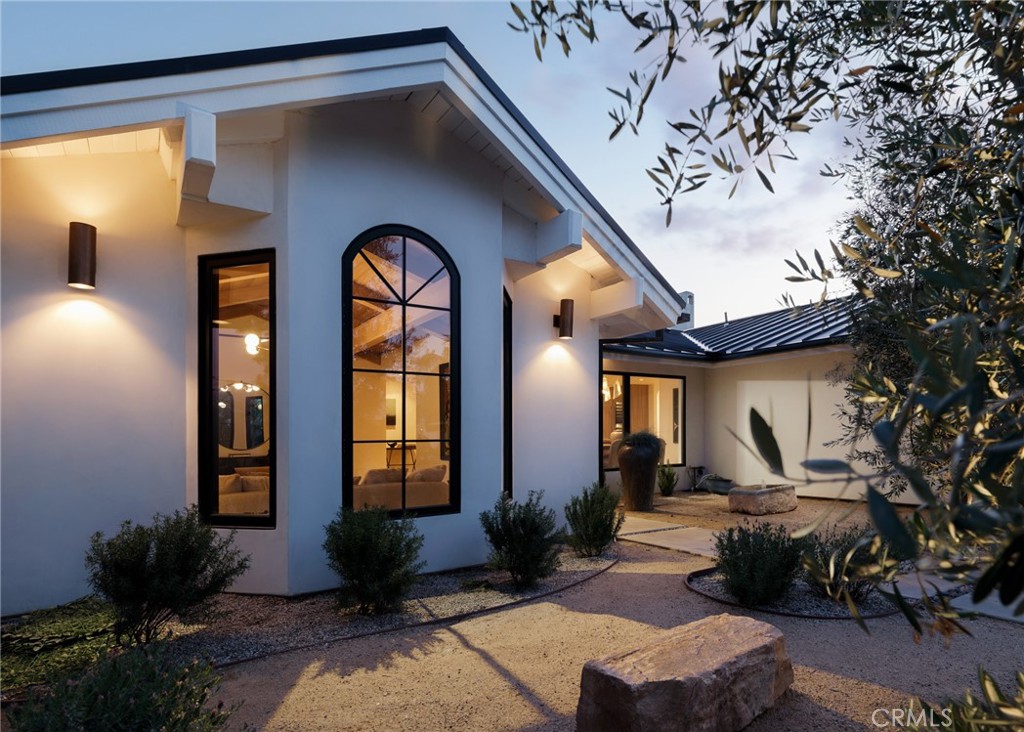 2437 Windward