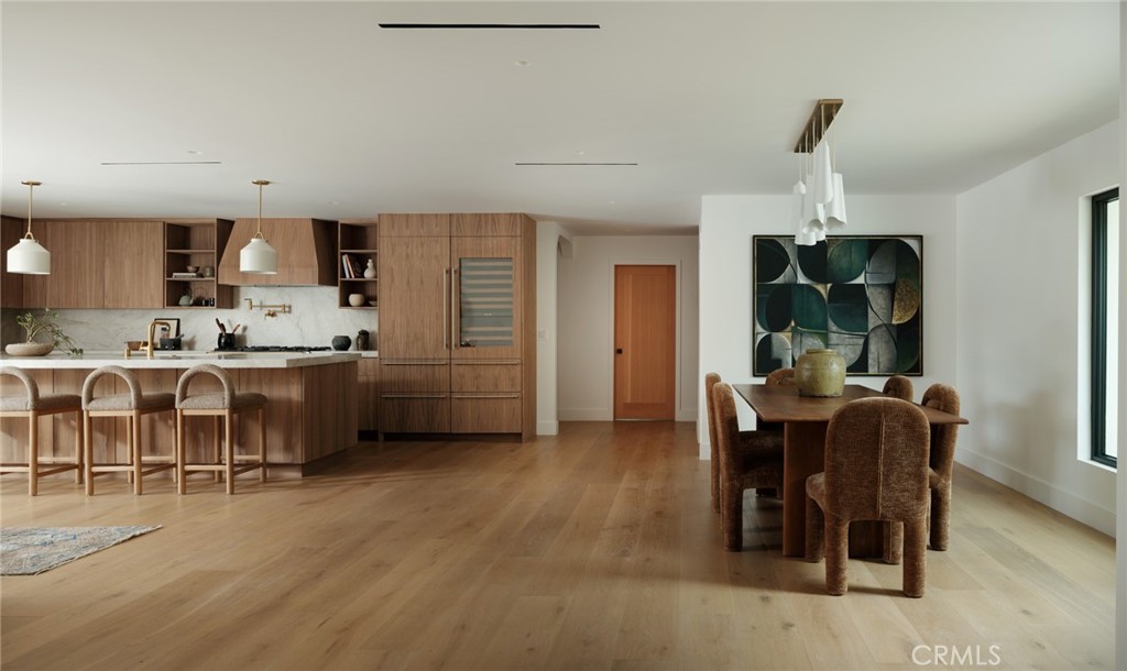 2437 Windward