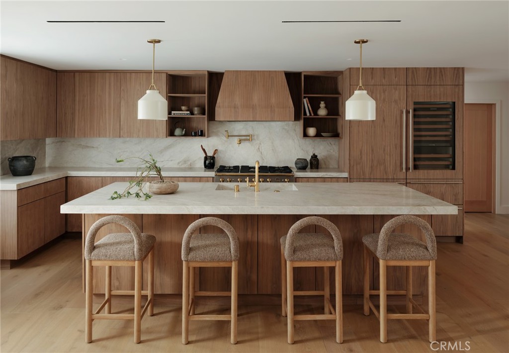 2437 Windward