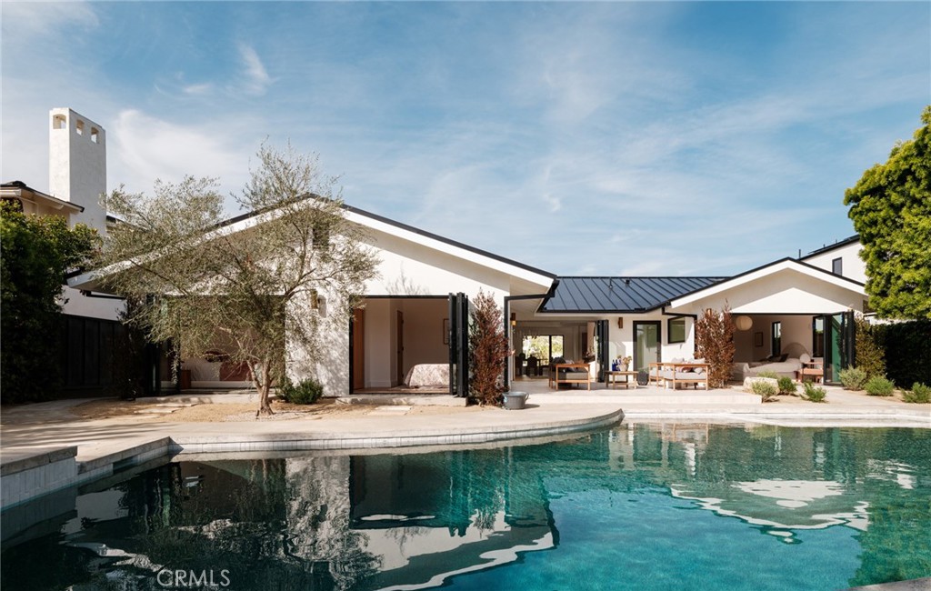 2437 Windward