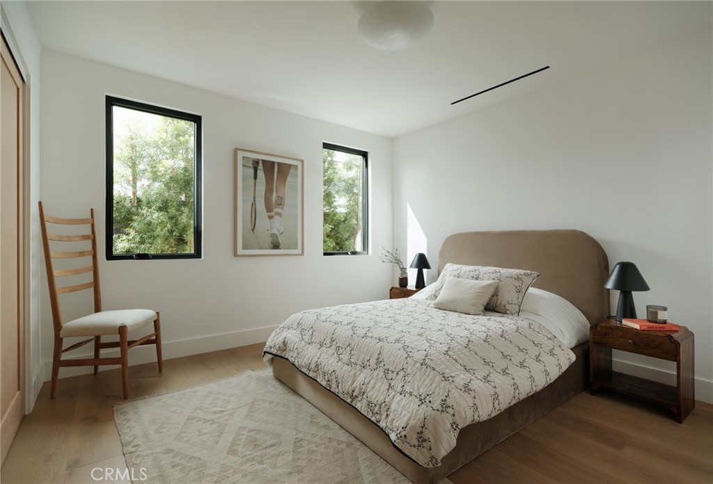 2437 Windward