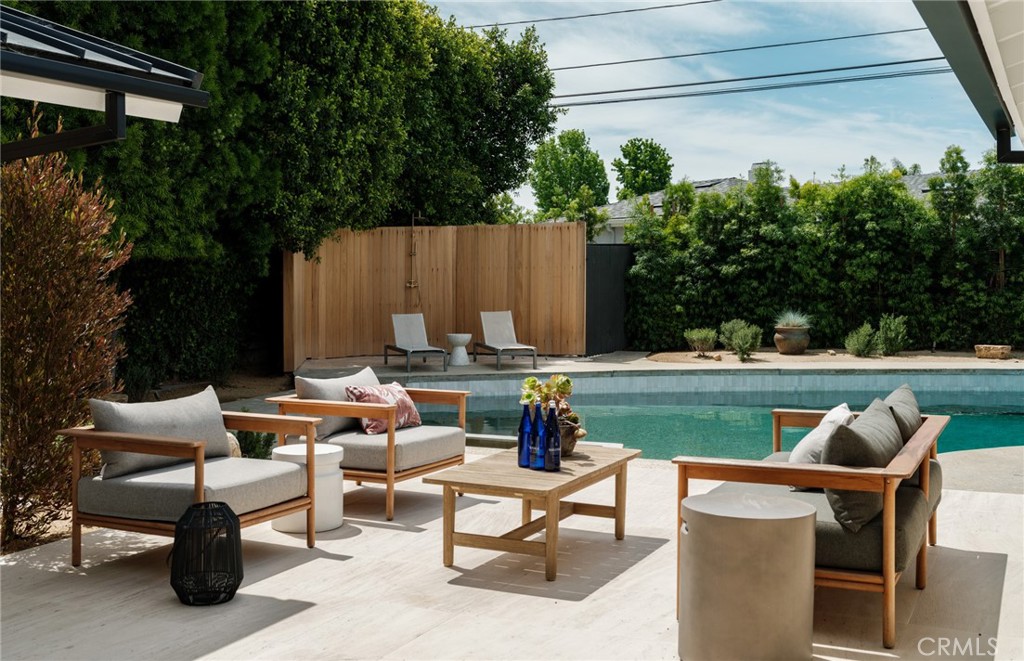 2437 Windward