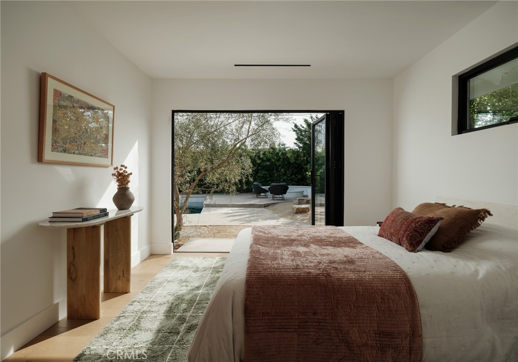 2437 Windward
