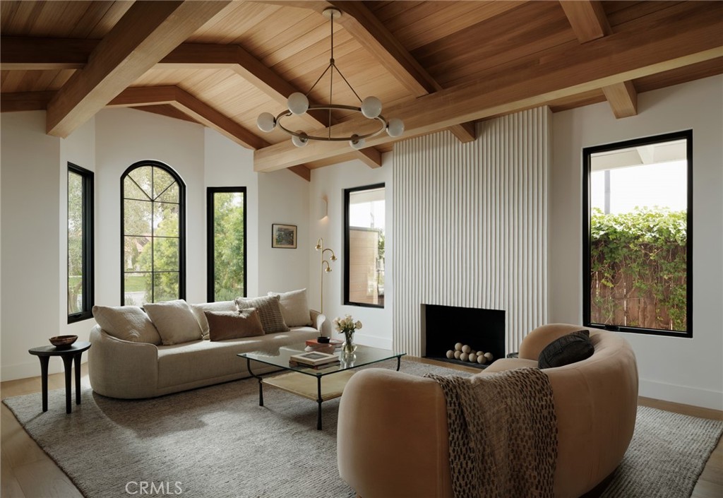 2437 Windward