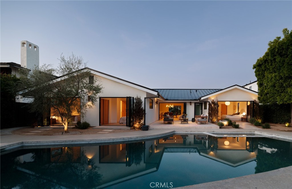 2437 Windward