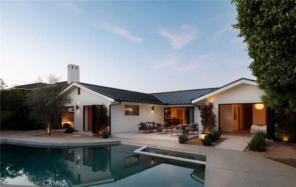 2437 Windward