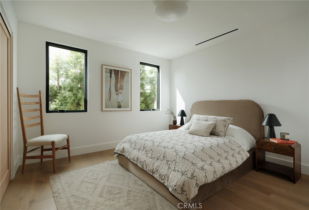 2437 Windward