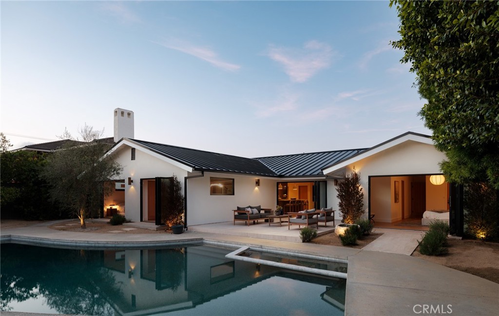 2437 Windward