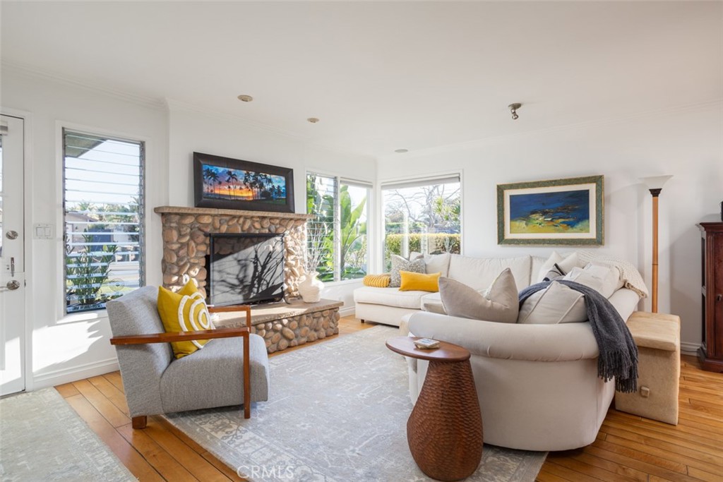 2011 Tustin Avenue