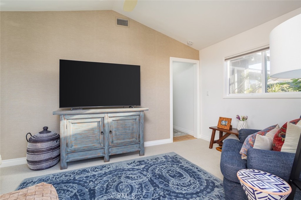 2011 Tustin Avenue
