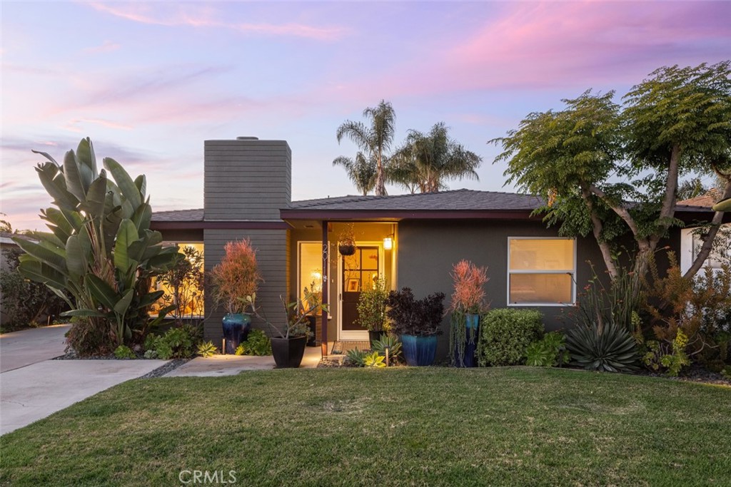 2011 Tustin Avenue