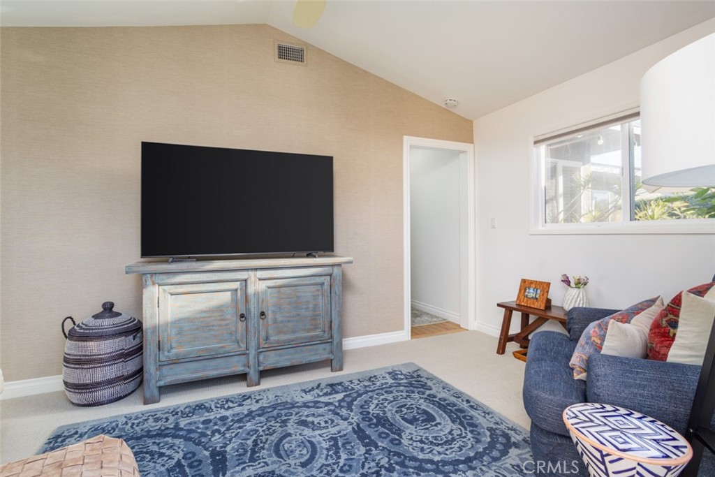 2011 Tustin Avenue