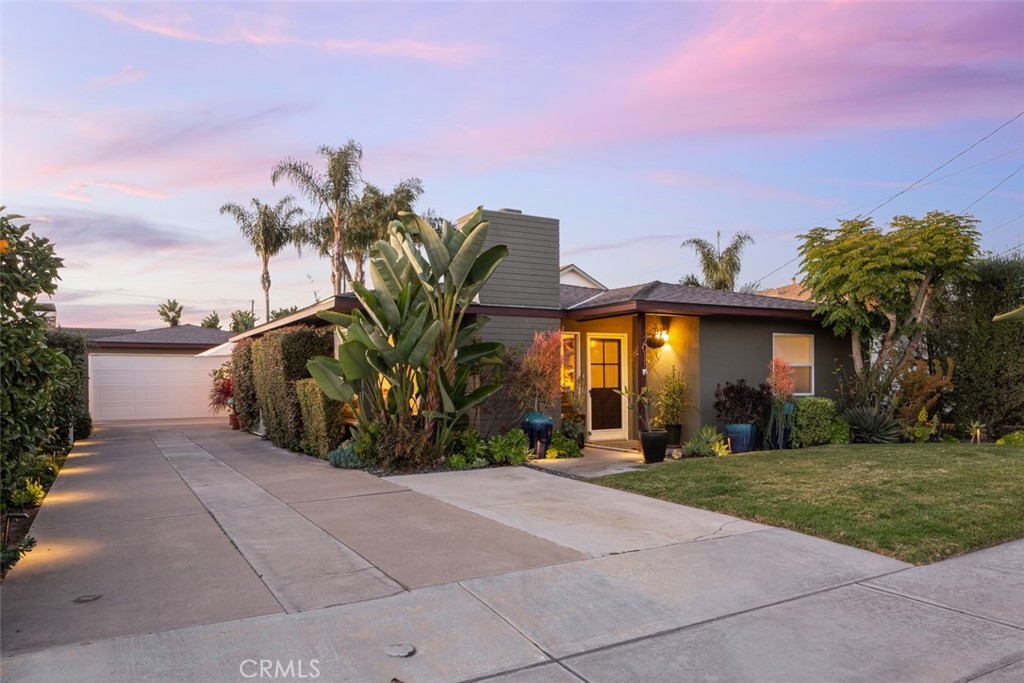2011 Tustin Avenue