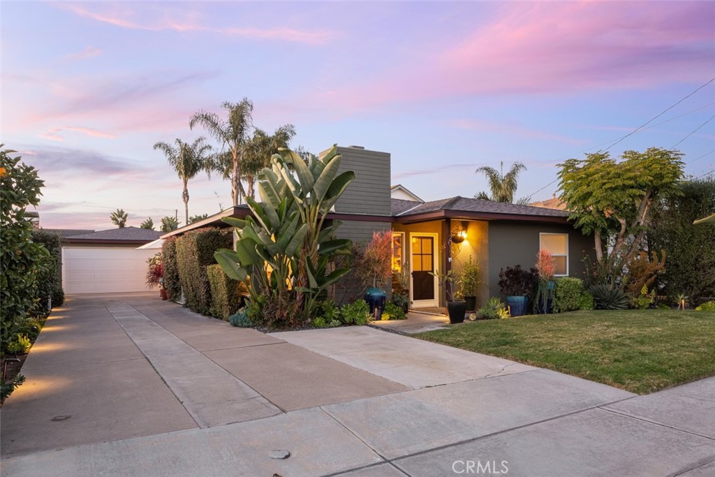 2011 Tustin Avenue